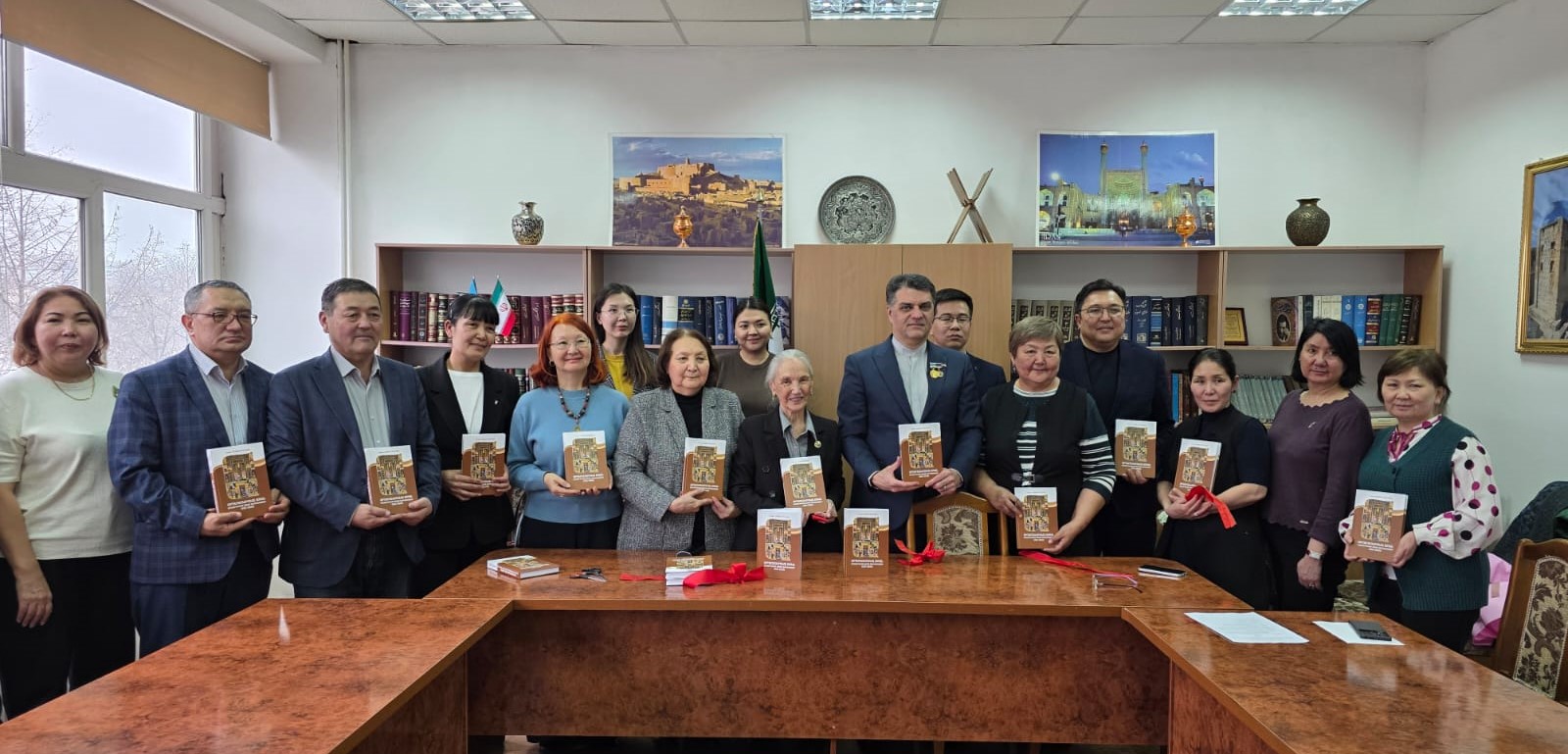 ШЫҒЫСТАНУ ФАКУЛЬТЕТІНДЕ ЖАҢА МОНОГРАФИЯНЫҢ ТҰСАУКЕСЕРІ ӨТТІ